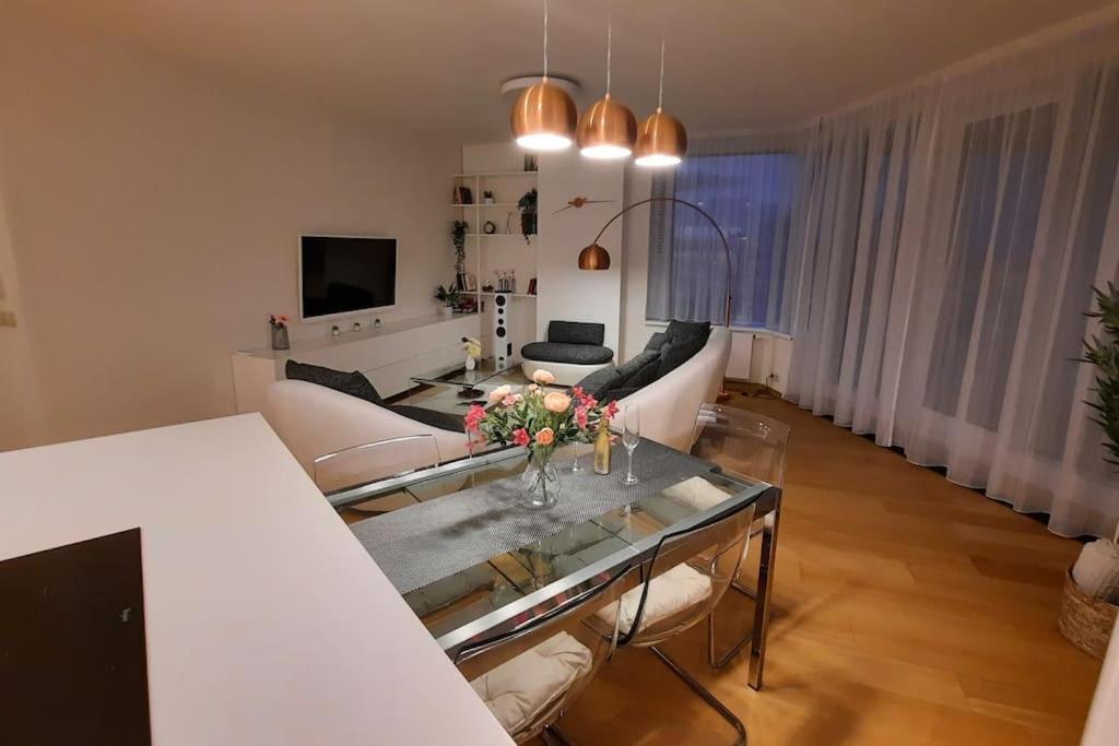 Apartment Unrivaled Look Over The City, 27th. Floor, Access 24/7 Pressburg