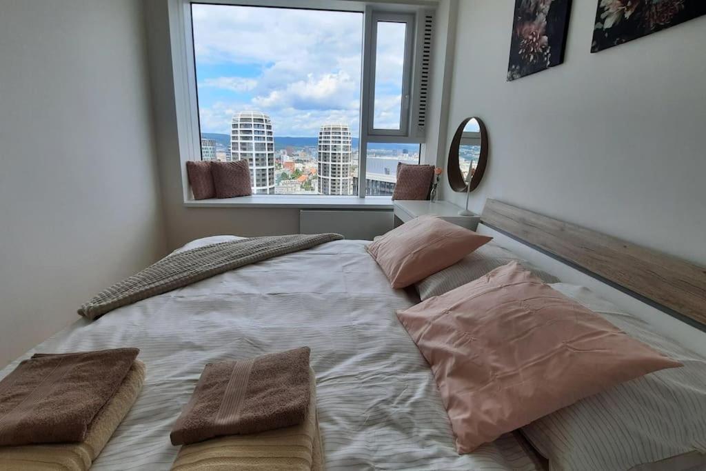 Unrivaled Look Over The City, 27th. Floor, Access 24/7 Apartman *
