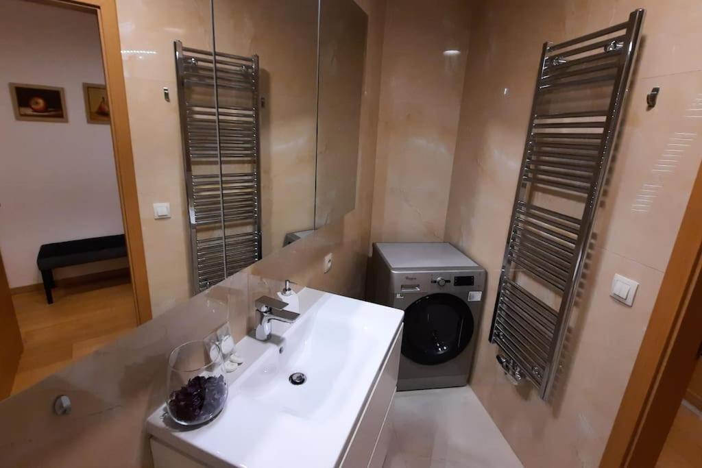 Unrivaled Look Over The City, 27th. Floor, Access 24/7 Apartman