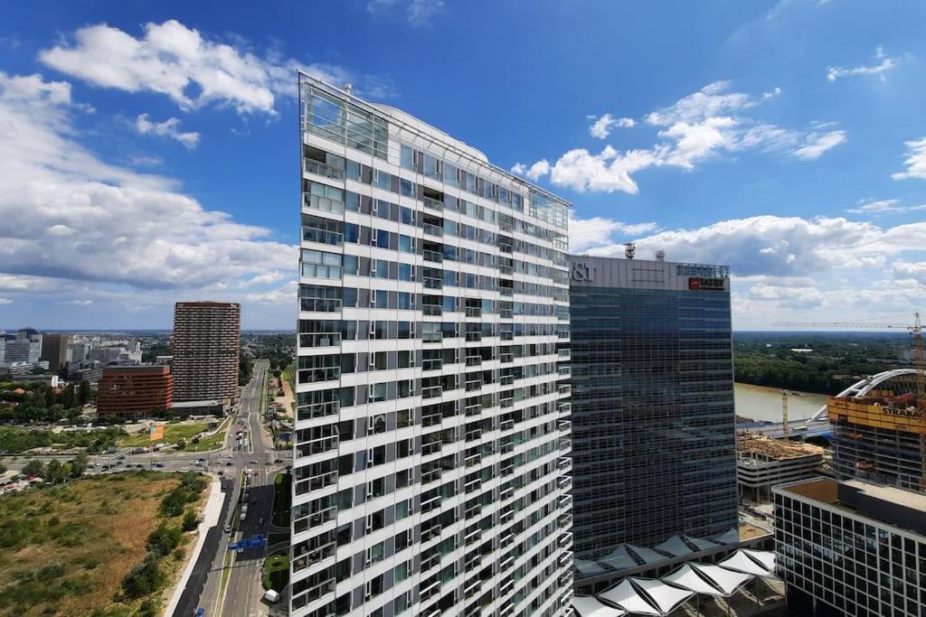 Unrivaled Look Over The City, 27th. Floor, Access 24/7 Pressburg