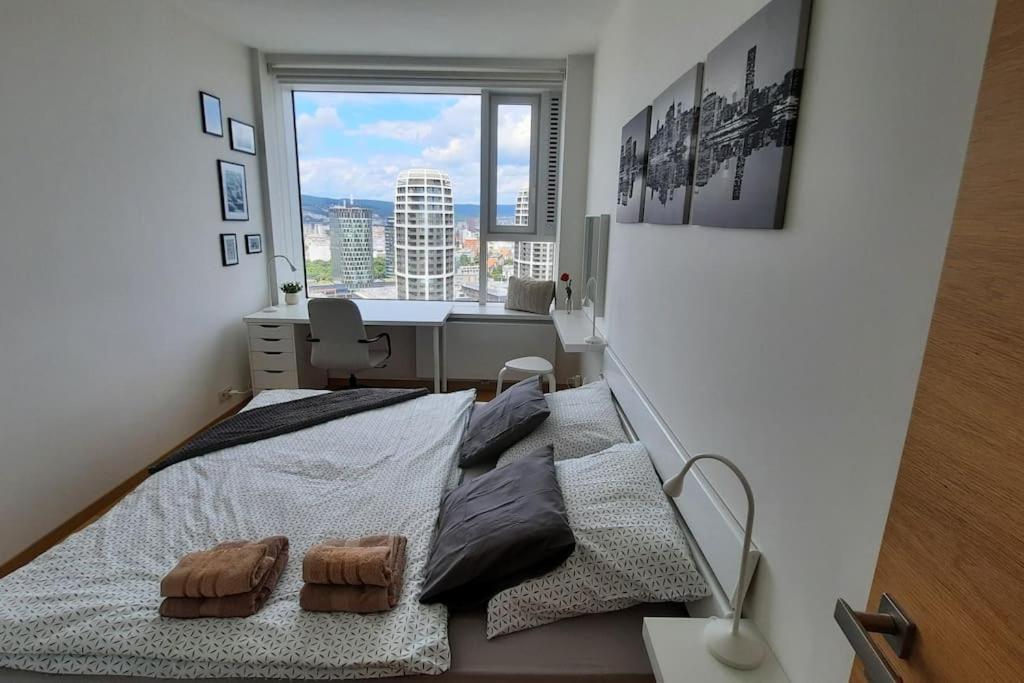 Unrivaled Look Over The City, 27th. Floor, Access 24/7 Apartman *