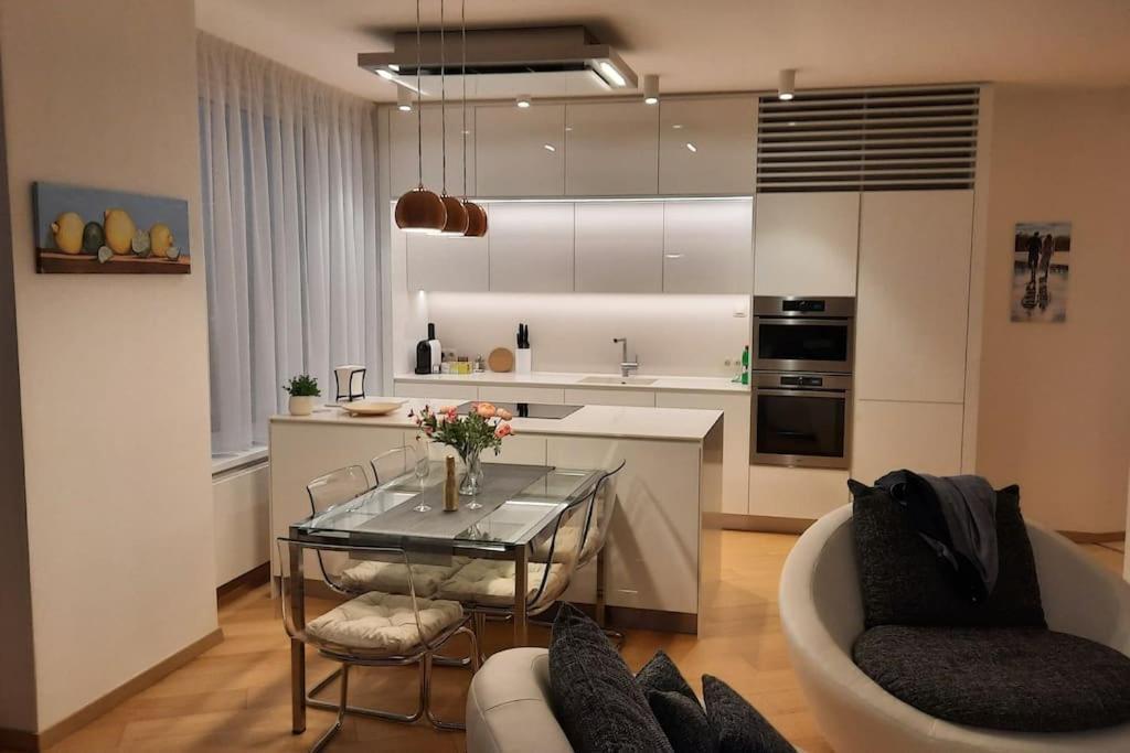 Apartment Unrivaled Look Over The City, 27th. Floor, Access 24/7 Pressburg
