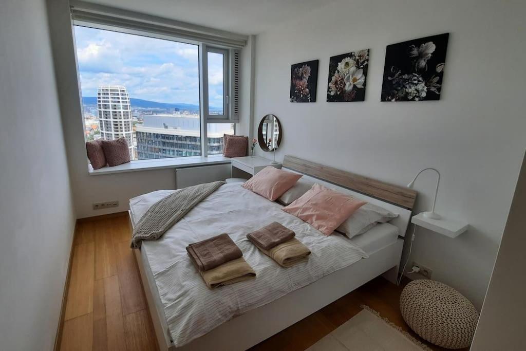 Unrivaled Look Over The City, 27th. Floor, Access 24/7 Apartman